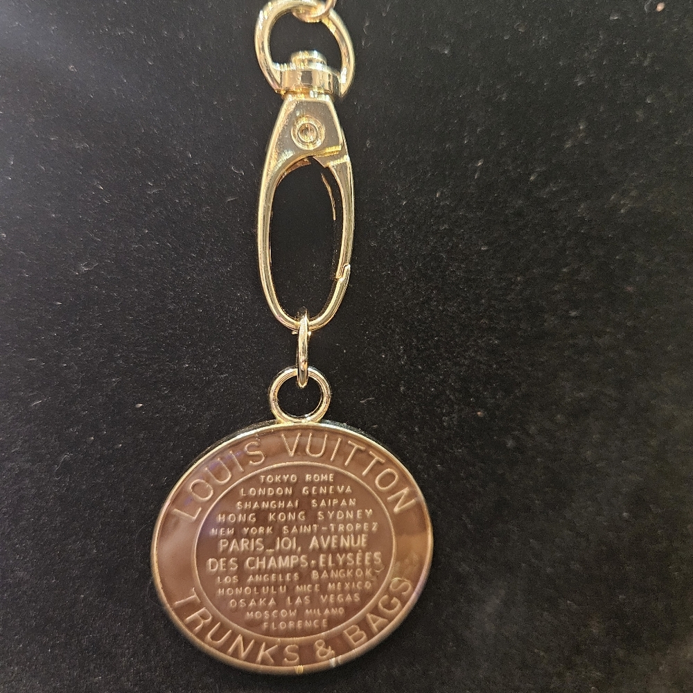 Trunks and Bag Zipper Pull Necklace on 30" chain.